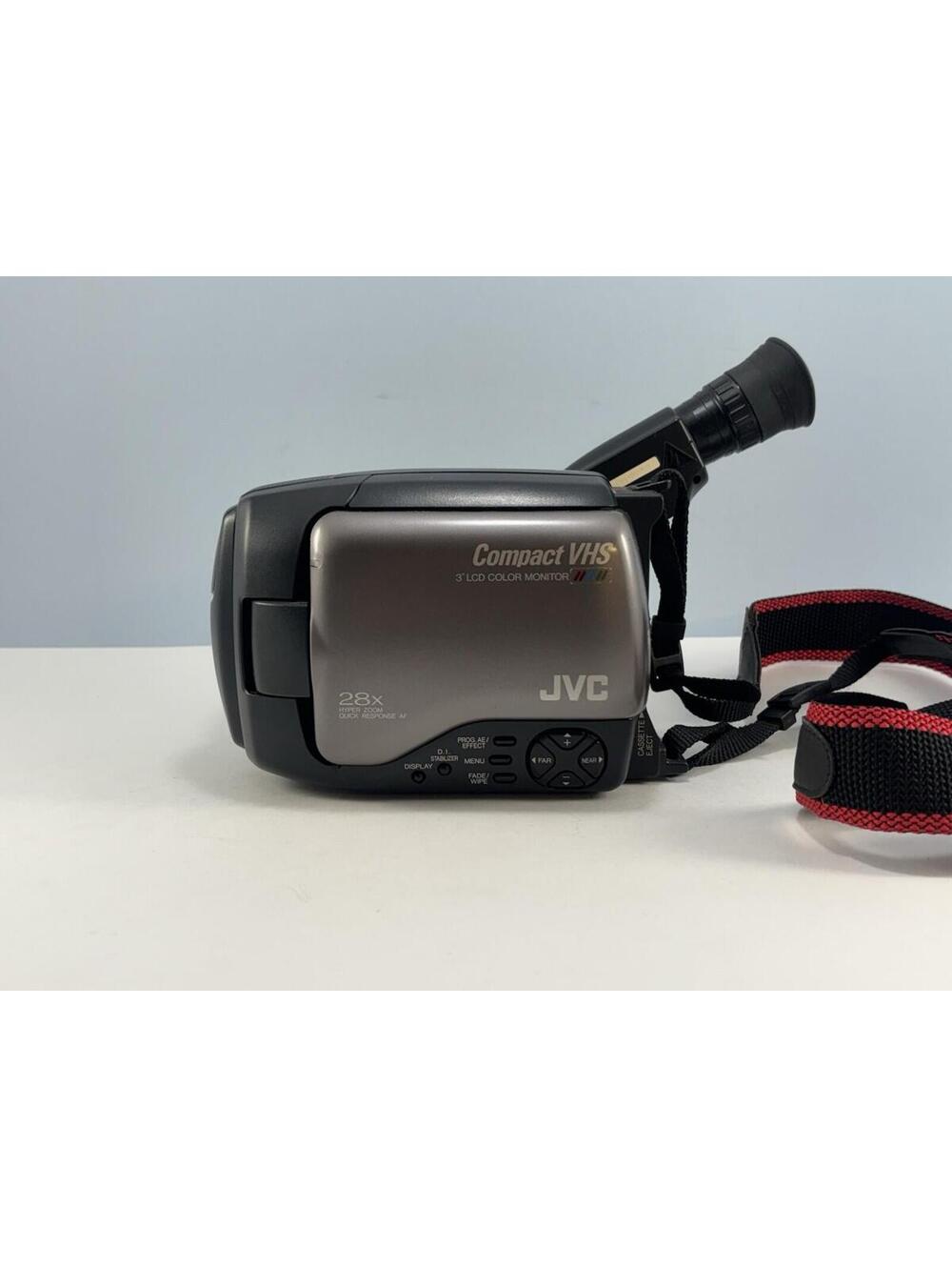 1996 JVC-C Camcorder Compact 3"LCD Monitor  VHS/Model #GR-AXM4U- UNTESTED w/ Bag